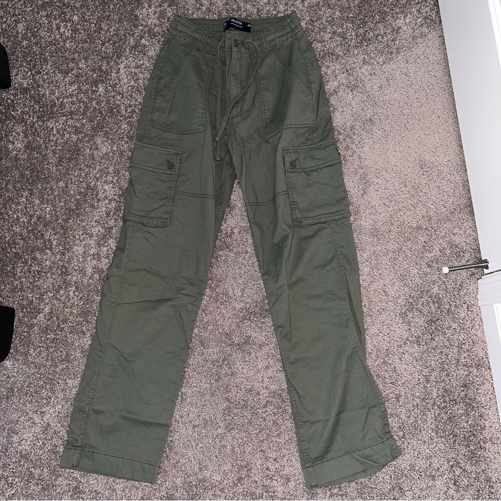 Hollister Women’s High Rise Dad Cargos